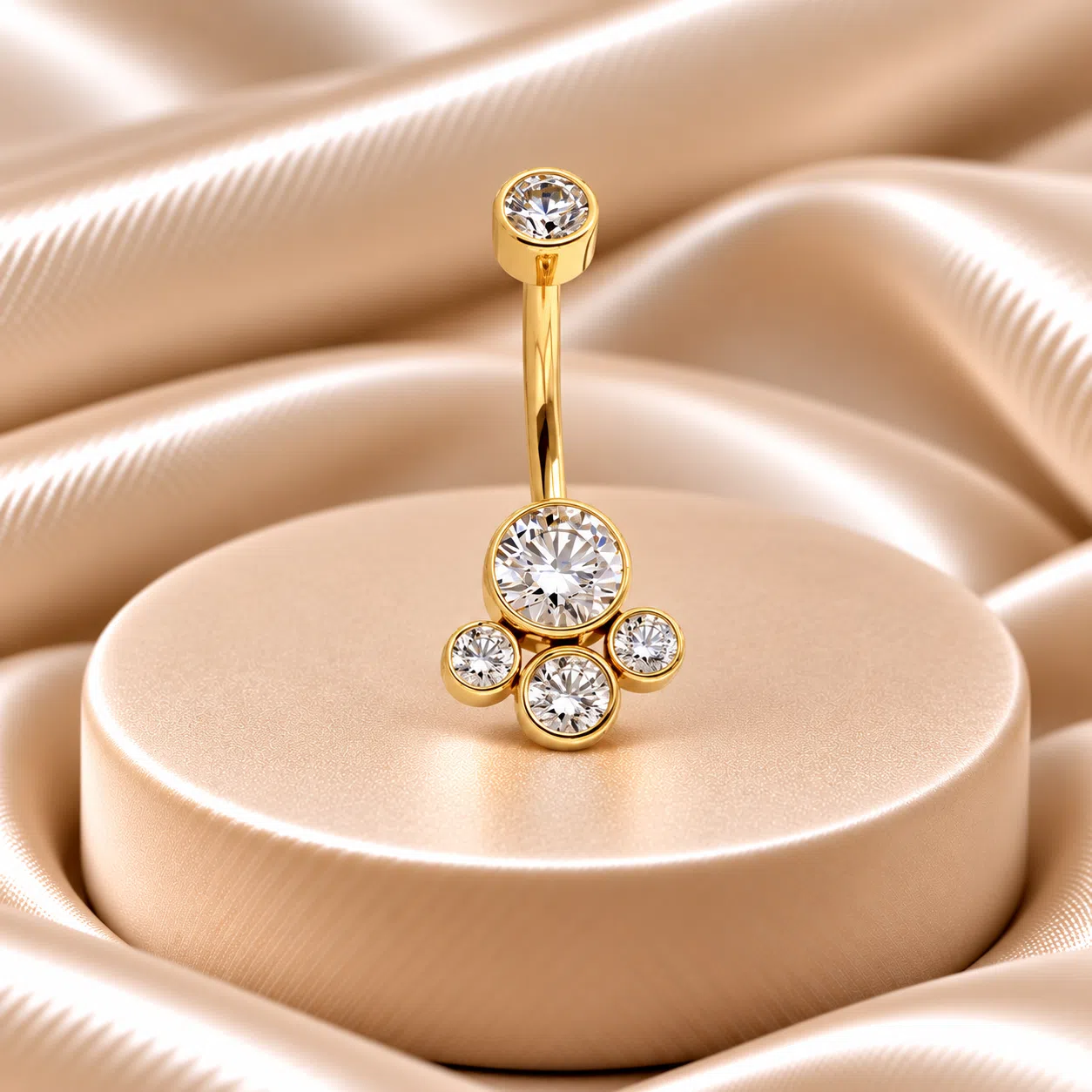 Gouden navelpiercing cluster
