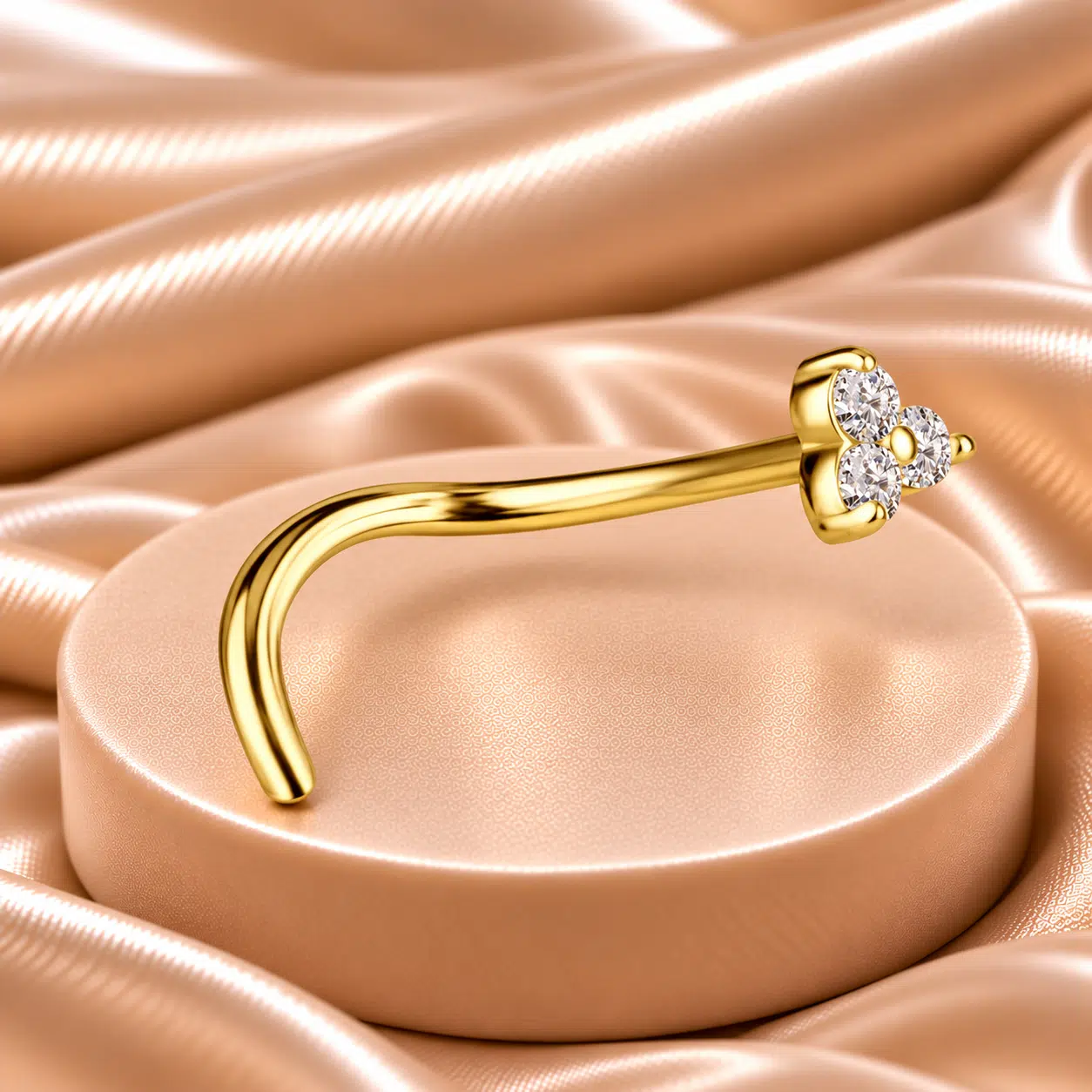 Neuspiercing met Diamanten Trinity