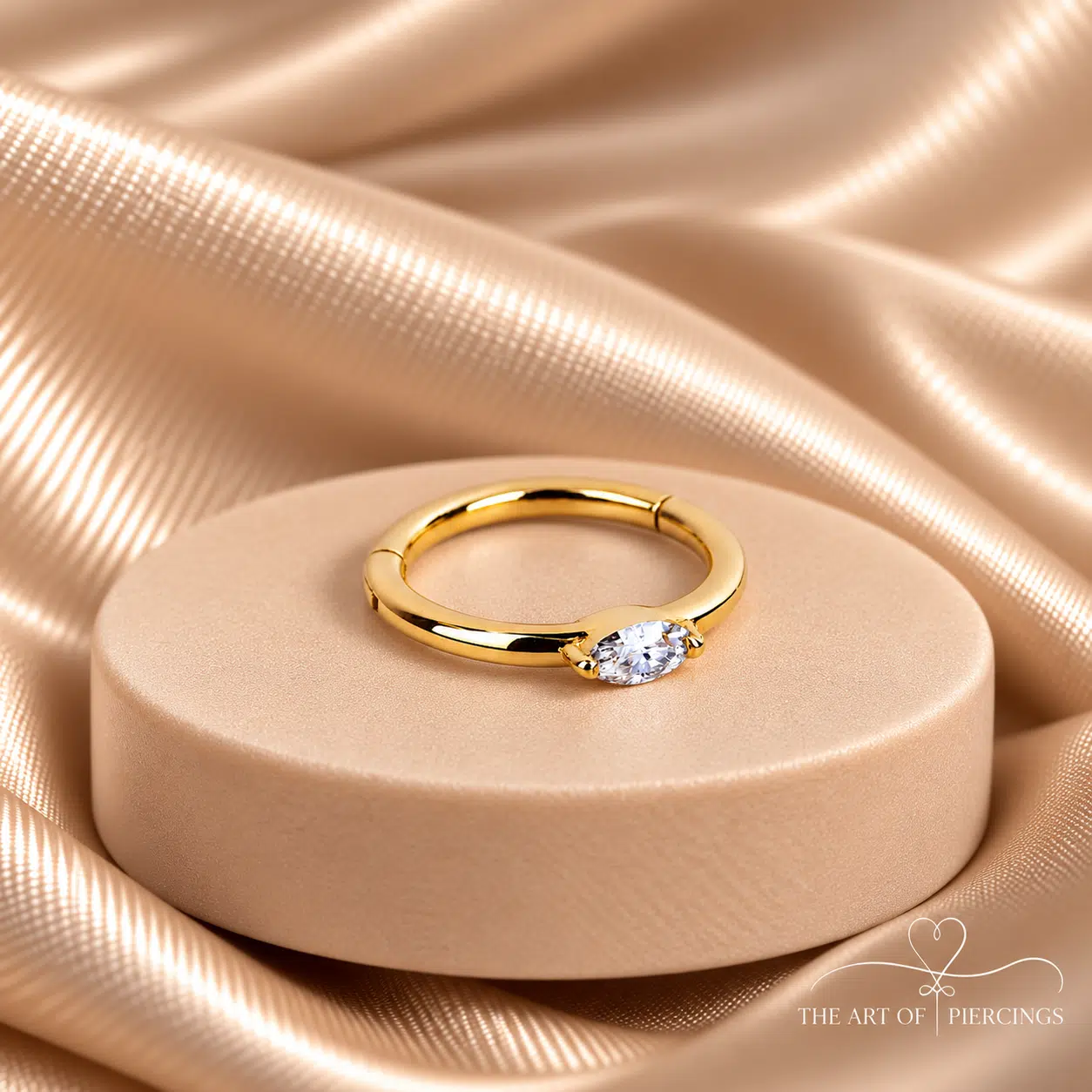 Neusring met marquise van diamant